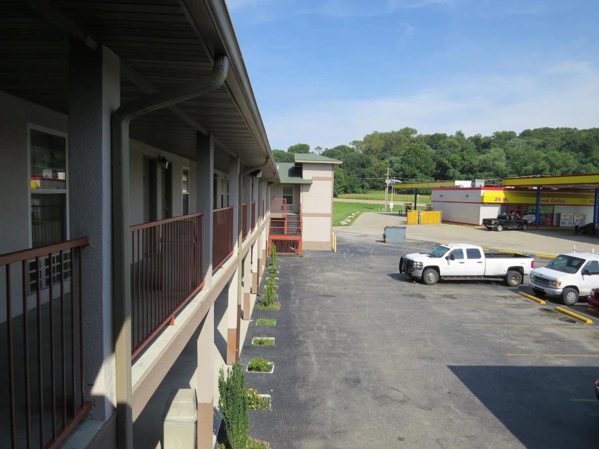 First Western Inn Caseyville Esterno foto