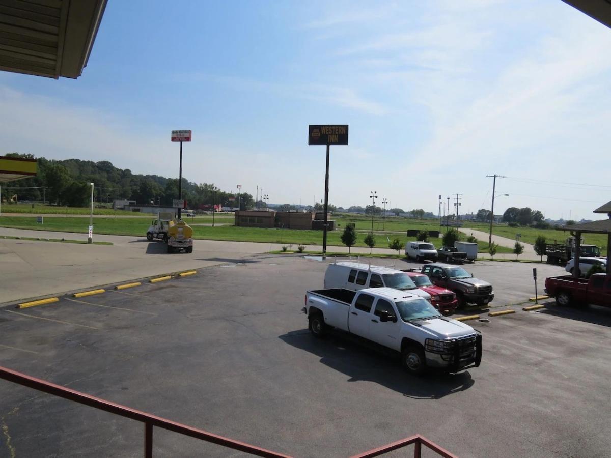 First Western Inn Caseyville Esterno foto