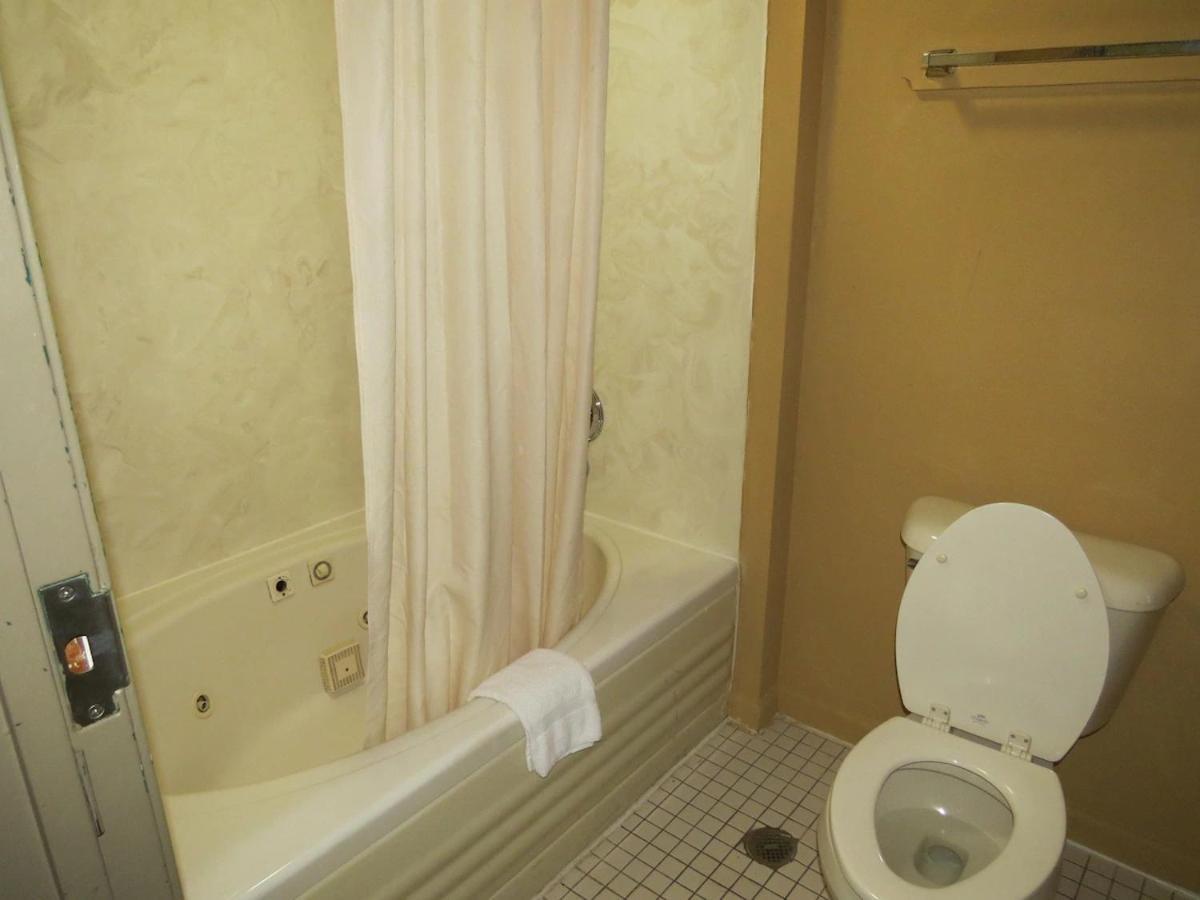 First Western Inn Caseyville Esterno foto
