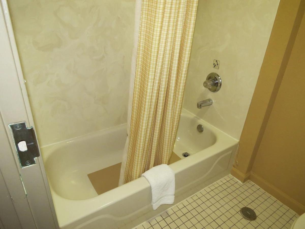 First Western Inn Caseyville Esterno foto
